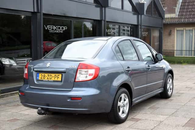 Suzuki SX4 (2008) thumbnail 3