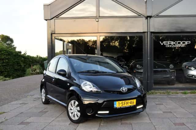 Toyota Aygo (2013) thumbnail 3