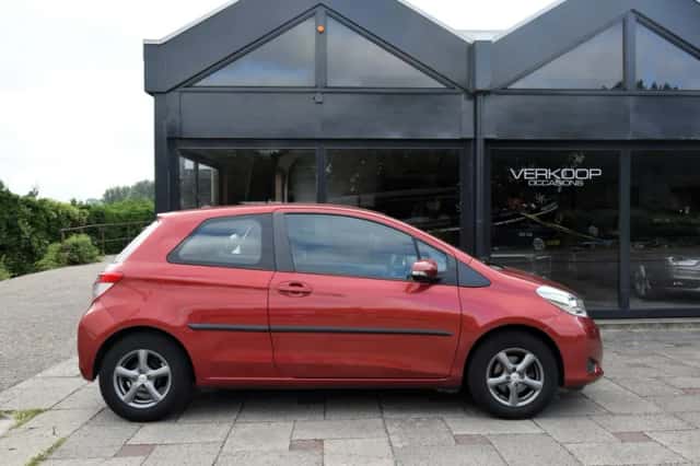 Toyota Yaris (2012) thumbnail 6