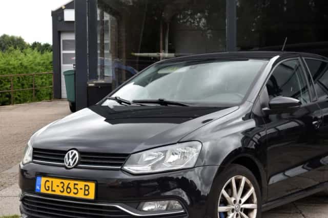 Volkswagen Polo (2015) thumbnail 2
