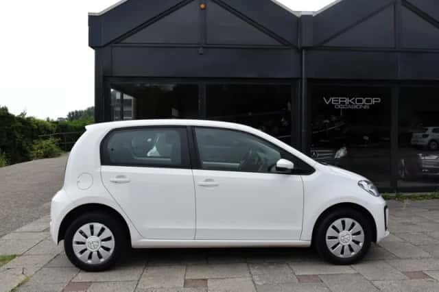 Volkswagen Up! (2018) thumbnail 6
