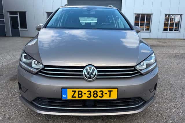 Volkswagen Golf Sportsvan (2015) thumbnail 2