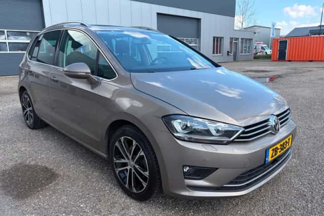 Volkswagen Golf Sportsvan (2015) thumbnail 3