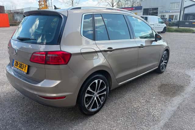 Volkswagen Golf Sportsvan (2015) thumbnail 5