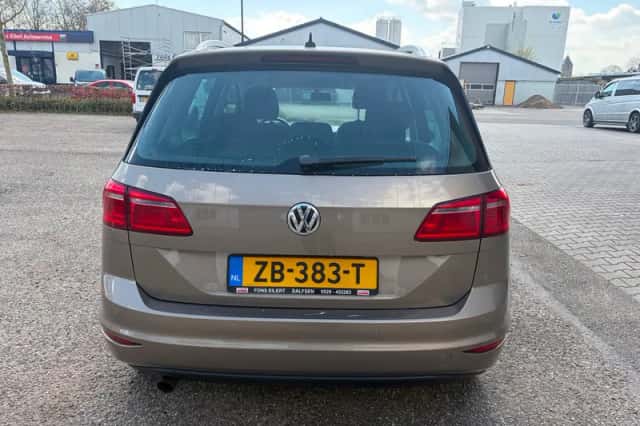 Volkswagen Golf Sportsvan (2015) thumbnail 6