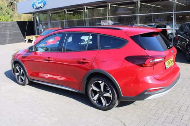 Ford Focus (2024) thumbnail 3