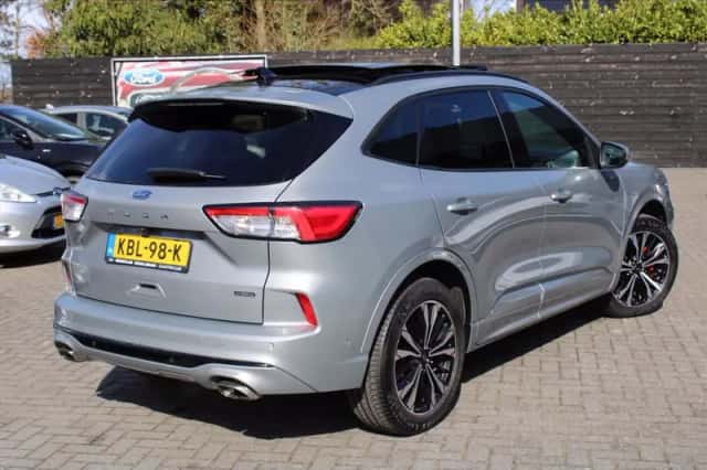 Ford Kuga (2022) thumbnail 3