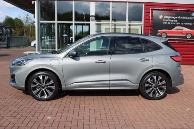 Ford Kuga (2023) thumbnail 3
