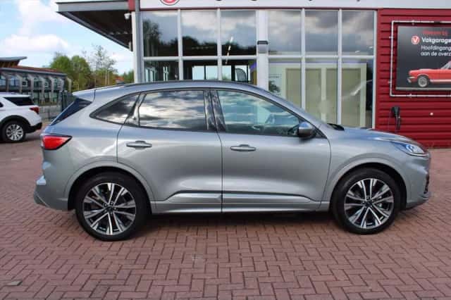 Ford Kuga (2023) thumbnail 4