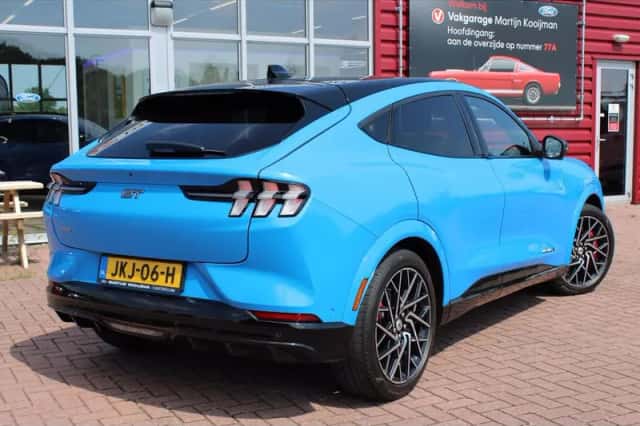 Ford Mustang (2022) thumbnail 2