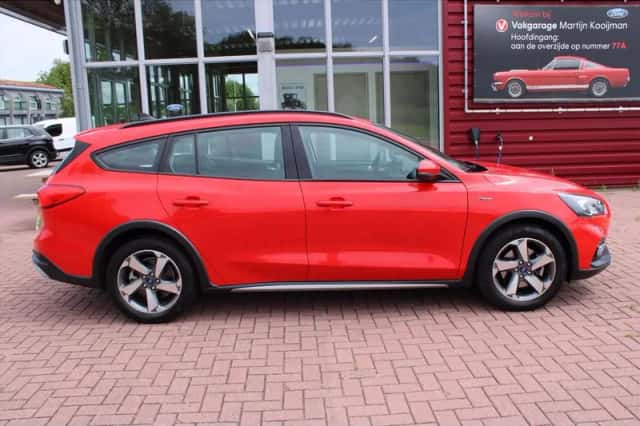 Ford Focus (2020) thumbnail 4