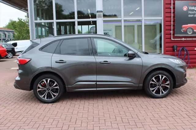 Ford Kuga (2022) thumbnail 4