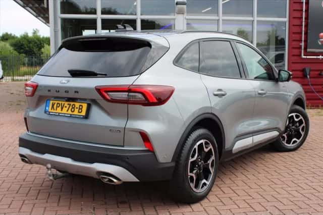 Ford Kuga (2024) thumbnail 2