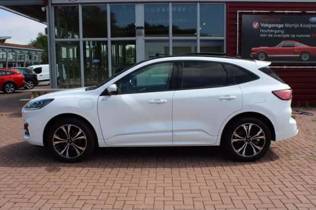 Ford Kuga (2022) thumbnail 3