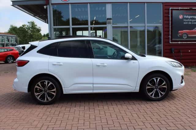 Ford Kuga (2022) thumbnail 4