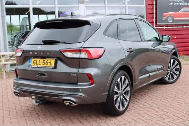 Ford Kuga (2023) thumbnail 2