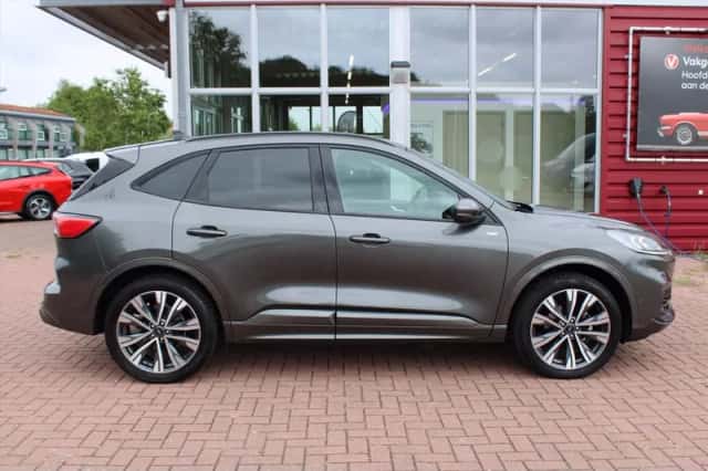 Ford Kuga (2023) thumbnail 4