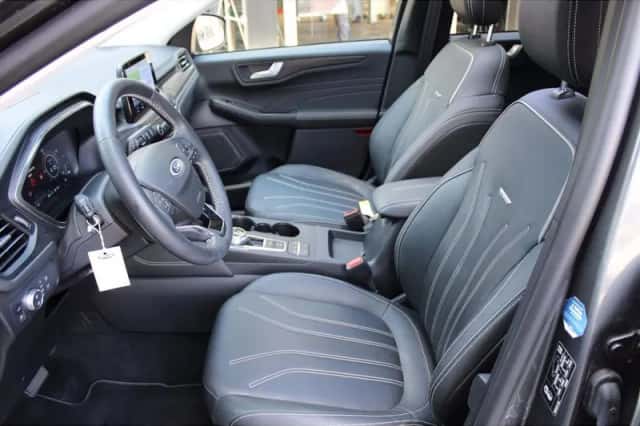 Ford Kuga (2023) thumbnail 6