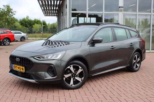 Ford Focus (2023) thumbnail 1