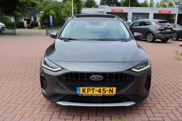 Ford Focus (2023) thumbnail 3