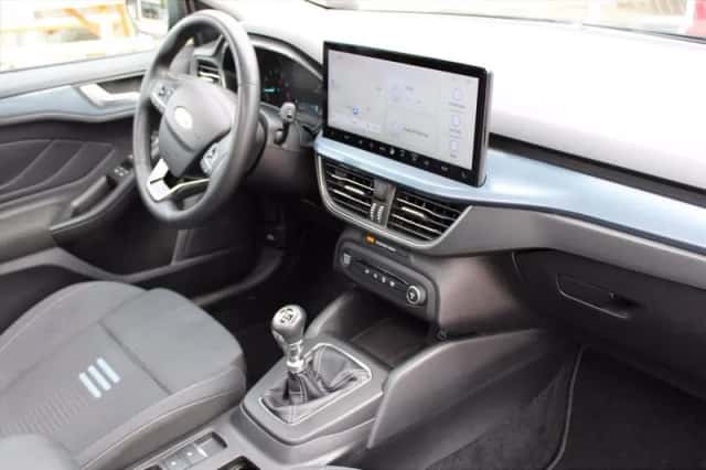 Ford Focus (2023) thumbnail 5