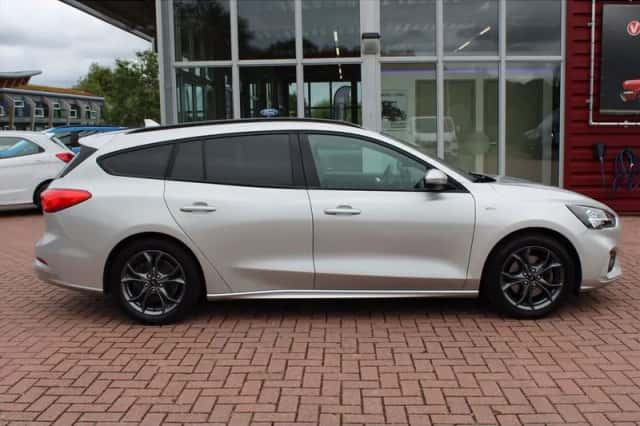 Ford Focus (2021) thumbnail 4