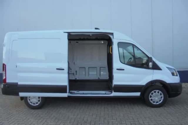 Ford Transit (2024) thumbnail 4