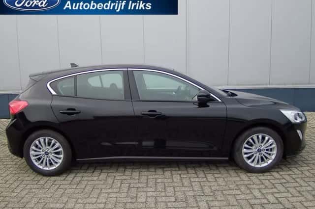 Ford Focus (2019) thumbnail 3