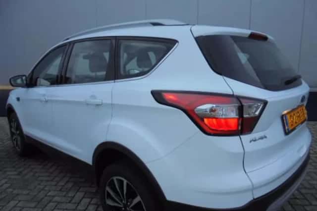 Ford Kuga (2019) thumbnail 6