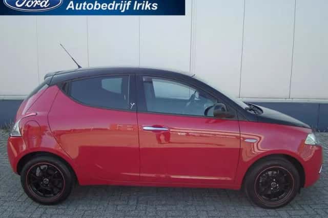 Lancia Ypsilon (2012) thumbnail 3