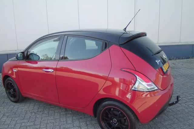 Lancia Ypsilon (2012) thumbnail 5