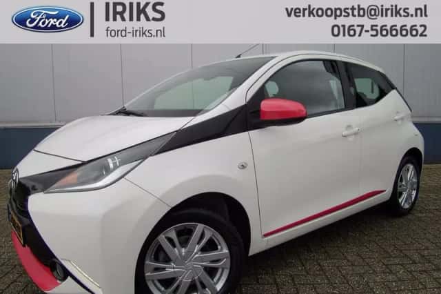 Toyota Aygo (2016) thumbnail 1