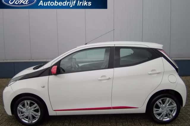 Toyota Aygo (2016) thumbnail 3