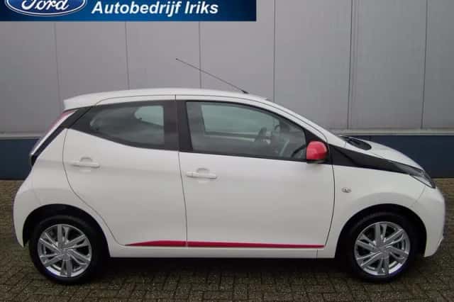 Toyota Aygo (2016) thumbnail 4