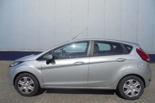 Ford Fiesta (2012) thumbnail 2