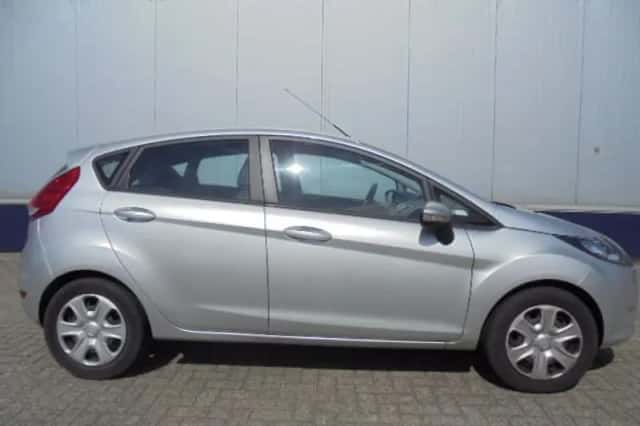 Ford Fiesta (2012) thumbnail 3