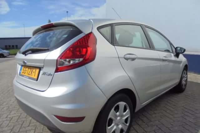 Ford Fiesta (2012) thumbnail 4