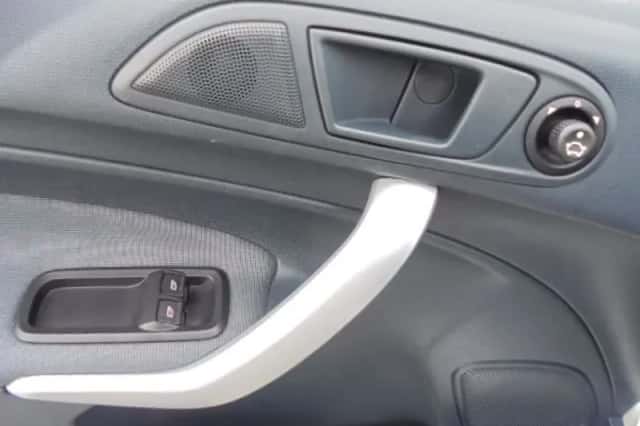 Ford Fiesta (2012) thumbnail 5