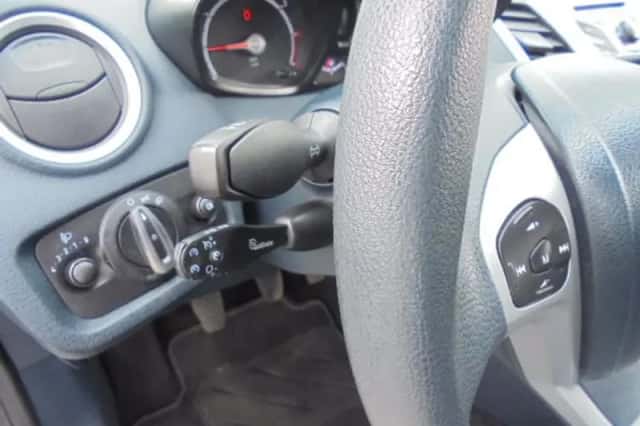 Ford Fiesta (2012) thumbnail 6