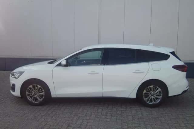 Ford Focus (2023) thumbnail 3