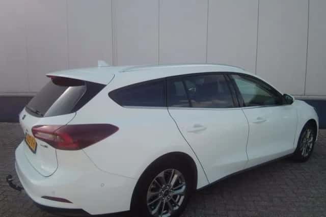 Ford Focus (2023) thumbnail 6
