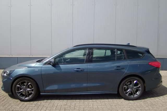 Ford Focus (2019) thumbnail 3