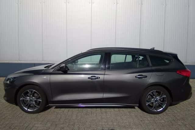 Ford Focus (2021) thumbnail 3