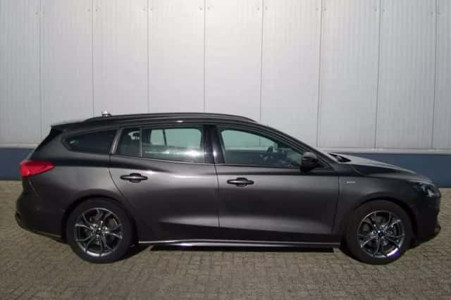 Ford Focus (2021) thumbnail 4