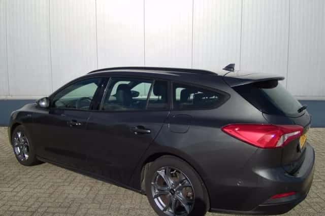 Ford Focus (2021) thumbnail 5