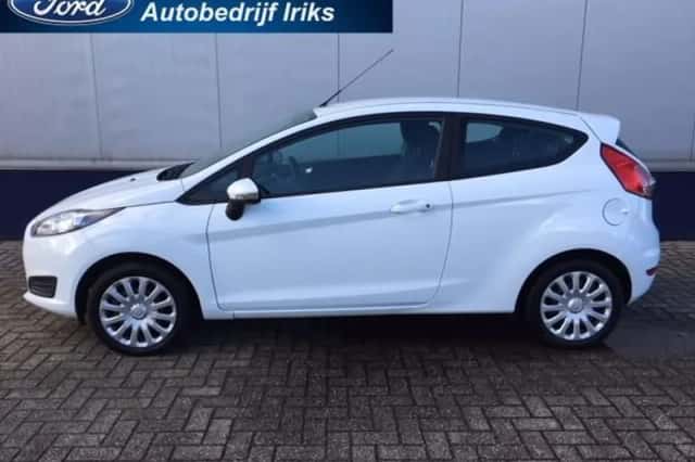 Ford Fiesta (2015) thumbnail 3
