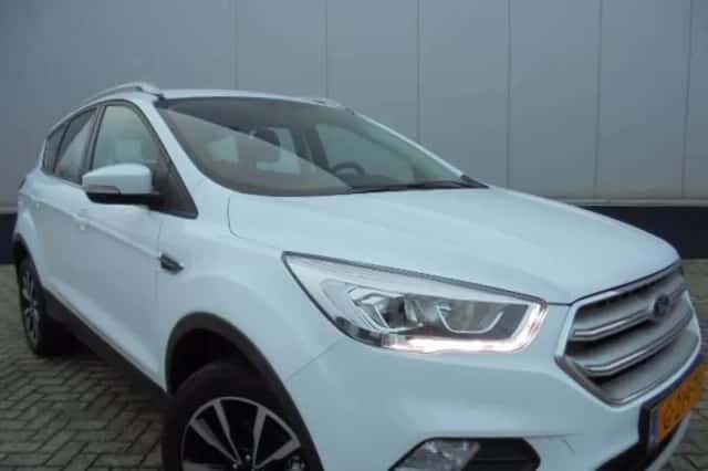 Ford Kuga (2019) thumbnail 2