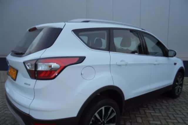 Ford Kuga (2019) thumbnail 5