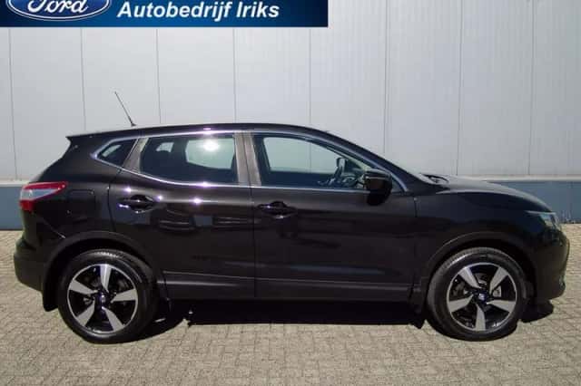 Nissan Qashqai (2015) thumbnail 4