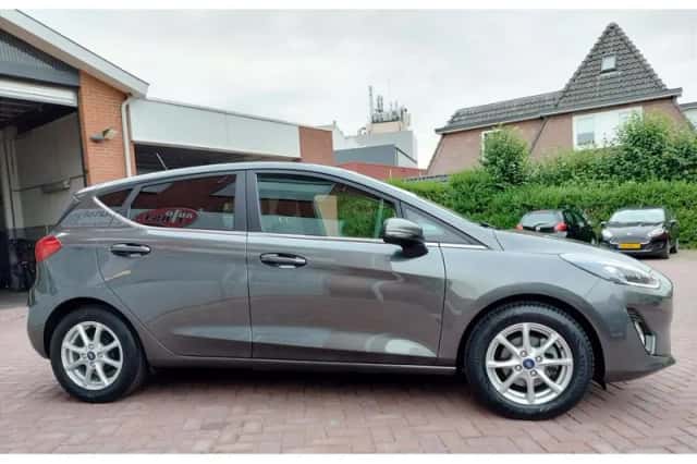 Ford Fiesta (2021) thumbnail 5